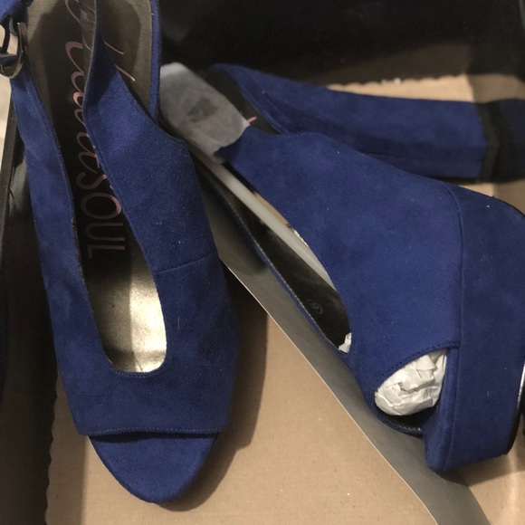 Shoes - Picture 2 of 2